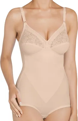 Produktbild von Triumph Formfit BS Body Spitzendetails am oberen Cup, Verstellbare Träger, Schleifen-Detail am Mittelsteg