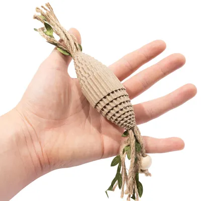 Produktbild von Katzenspielzeug aus Pappe · Kratzpappe mit Naturfaser · ca. 10 x 3,5 x 3,5 cm