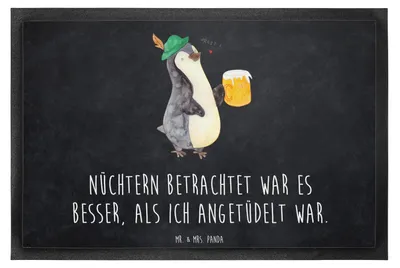 Produktbild von Mr. & Mrs. Panda Eingangsteppich Pinguin Bier 60 x 90 cm - Kreidetafel - Geschenk, Schmutzfänger, , Fussmatte, fußmatte, Schmutzmatte, Beschwippst, Pinguine