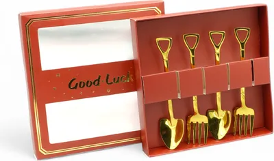 Produktbild von „Good Luck” Edelstahl-Besteckset – Schaufel- und Gabeldesign in Gold- und Silberfarben Gold Rote Verpackung