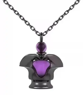 Produktbild von Magische Halskette mit violettem Edelstein – Anhänger 2,7 x 2,2 cm – Kette 50 cm