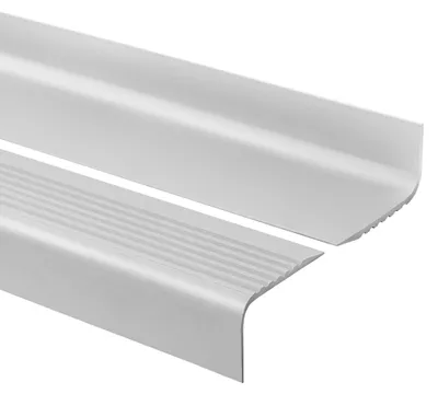 Obrázek produktu pro QUEST Schodová lišta 70x40 mm, 1.5m RGPD PVC, Protiskluzová schodová hrana, schodový profil, ochrana schodů, šedá