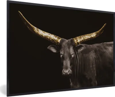 Produktbild von MuchoWow® Gerahmtes Poster Kuh - Gold - Schwarz 90x60 cm - Poster mit Schwarzem Bilderrahmen Wandposter Rahmen Foto Bilder - Fotorahmen - Foto-Plakat