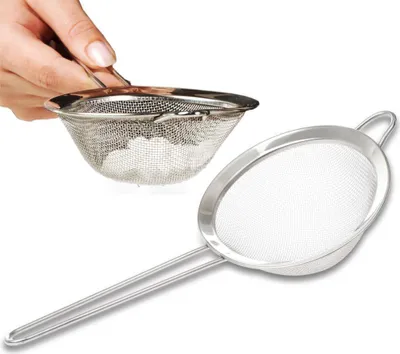 Image de Petite passoire de cuisine en acier inoxydable - Diamètre 11 cm