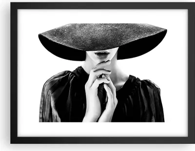 Produktbild von Gerahmtes Poster - Schwarzer Rahmen - Frau Hände Hut - 40x30 cm - Wand Bild - Wanddeko - Wandbilder - Kunstposter - Wandposter - Bilderrahmen - Bilder - Kunstdruck - Wanddekoration - P2BAA40x30-5128