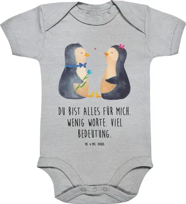 Produktbild von Mr. & Mrs. Panda Strampler Baby Pinguin Pärchen 12. - 18. Monat - Heather Grey - Geschenk, strampelanzug, Hochzeitstag, Jahrestag, Babystrampler, Babybody, Hochzeit