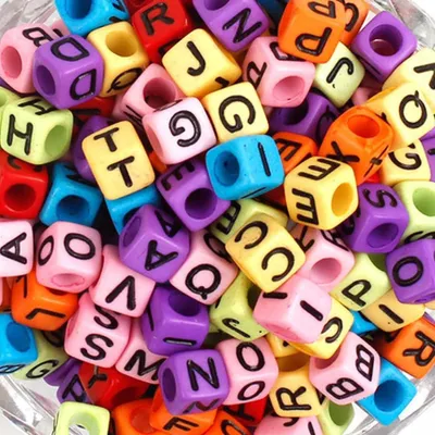 Produktbild von Buchstaben Perlen, 1000 Stück, 6x6 mm, bunt matt mit schwarz, eckig, Buchstaben Mix