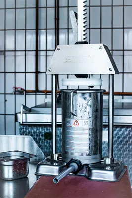 Zdjęcie produktu dla F. DICK Wurstfüller Füllmenge 9 L, Wurstfüllmaschine für Metzger / Hobbykäche