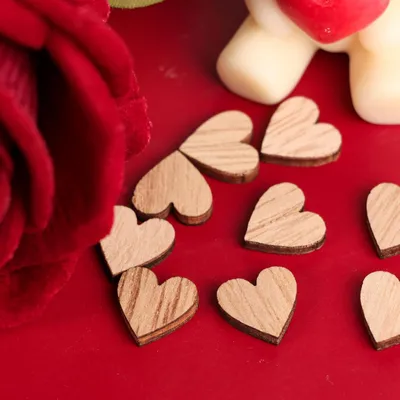 Produktbild von 100 Holzherzen Streudekoration - Valentinstag und Geburtstagsdekoration