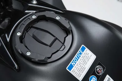 Produktbild von SW-MOTECH QUICK-LOCK EVO Tankring TRT.00.640.31200/B für Kawasaki