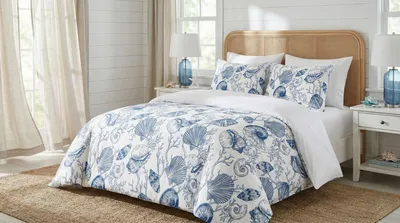 Produktbild von L'Essentiel Linge de Maison, Hochwertiges Doppelbettdeckenbezug-Set (200 x 200 cm), Blau und Weiß, 70% Baumwolle / 30% Polyester, Maschinenwaschbar, mit Knopf- und Umschlagverschluss, 2 Kissenbezüge (80 x 80 cm).