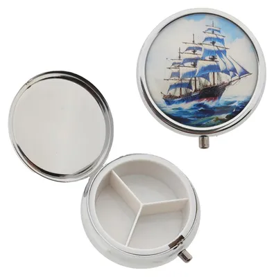 Produktbild von Handliche Nostalgie Metall Pillendose mit Schiff Motiv und 3 Fächern