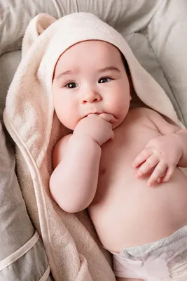 Produktbild von XXL Baby Badetuch mit Kapuze, 100x100 cm, Ecru, Eltern Schürze, Candide