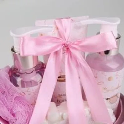 Produktbild von Geschenkset Pflegeset Badeset Welllness Damen Stiletto mit 5 Pflegeprodukten