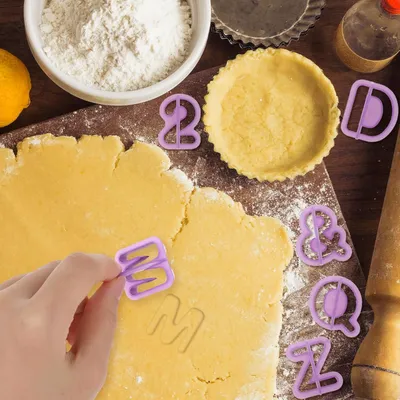 Produktbild von Fondant Ausstechformen - 40 Stück mit Buchstaben, Zahlen und Satzzeichen