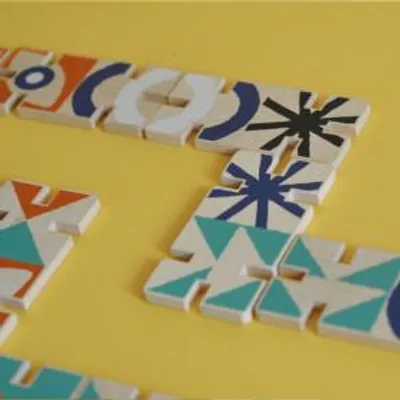 Zdjęcie produktu dla Bajo zabawka edukacyjna 3D domino wielokolorowe pudełko kartonowe