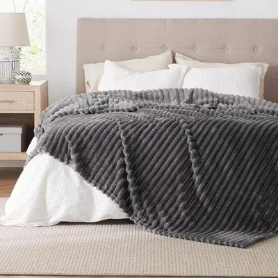 Produktbild von Famanu Decke XXL - Dunkelgrau, weich und warm, 240 x 220 cm