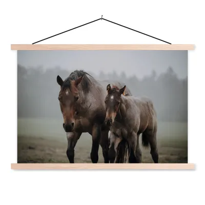 Produktbild von MuchoWow® Textilposter Pferde - Nebel - Gras 120x80 cm mit holzfarbenen Rahmen - Aufhängeset