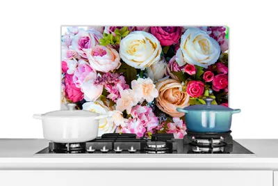 Obrázok produktu pre MuchoWow® Splashback Kuchyňa - Kuchynský backsplash - Ochrana steny pre sporák a drez Ruže - biele - ružové 60x40cm Alu-Dibond (alternatíva k