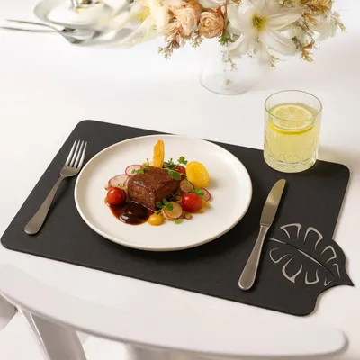 Produktbild von 4-Teiliges Set aus Filz Tischuntersetzer Tischset Tischunterlage Tischmatte Platzset , Platzdeckchen abwaschbar Filzmatte (Rechteck, Blume Anthrazit)