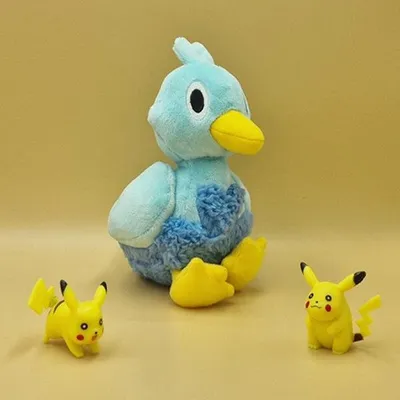 Produktbild von Pokemon Piccolente Kuscheltier - 13 cm Plüschtier Ducklett