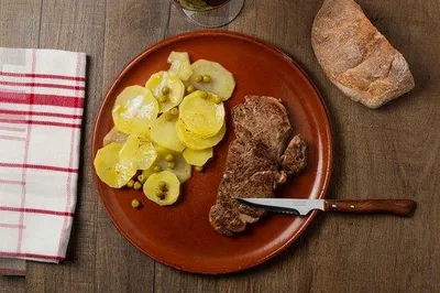 Produktbild von Famanu Steakmesser Set 12-teilig - Edelstahl mit braunem Packholzgriff