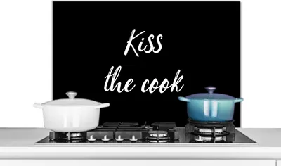 Produktbild von KitchenYeah®  Spritzschutz Küche - Küchenrückwand - Wandschutz für Herd und Spüle - Zitate - Sprichwörter - Küss den Koch 90x60 - Alu-Dibond (Alternative zum Spritzschutz aus Glas) - Hitzebeständig -