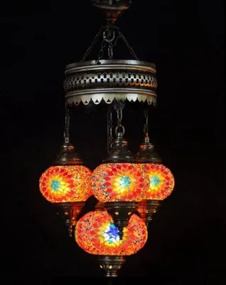 Image de Suspension turque avec 4 boules en mosaïque colorées – Plafonnier oriental pour un éclairage d'ambiance