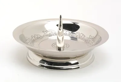 Produktbild von Kerzenteller Messing vernickelt Silber poliert mit Dorn für Kerzen Ø 10 cm Außen Ø 14 cm