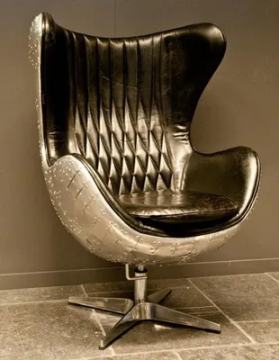 Produktbild von Casa Padrino Art Deco Lounge Chair Drehstuhl Sessel Aluminium / Echt Leder Schwarz Ei-Form - Club Sessel - Lounge Sessel - Vintage Airplane Möbel