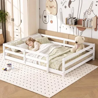 Obrázek produktu pro Montessori postel na podlahu se čtyřstrannou mřížkou – celoplošná, nevyžaduje rošt, borovicové dřevo, snadná montáž (140 × 200 cm, bílá)