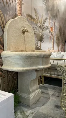 Produktbild von Casa Padrino Luxus Barock Wandbrunnen Grau 85 x 58,5 x H. 146 cm - Prunkvoller Barockstil Keramik Brunnen - Barock Garten Brunnen - Barock Deko Accessoires
