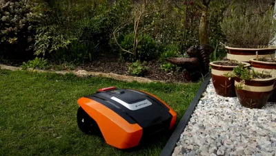 Obrázok produktu pre Robotická kosačka Yard FORCE EasyMow 260B do 260 m² - Samohybná robotická kosačka, jednoduché použitie, ovládanie cez Bluetooth a aplikáciu, 30% náklon a lítium-iónová batéria 20 V/2,0 Ah,