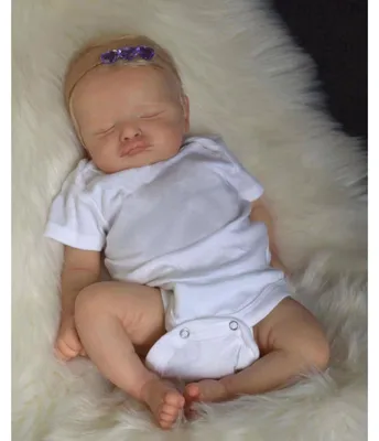 Zdjęcie produktu dla Lalka Reborn, 48 cm, wykonana z silikonu, w pełni pomalowana, przedstawiająca śpiącą Rosalie, bardzo realistyczna, miękka w dotyku, idealna jako zabawka do kąpieli, z trójwymiarową fakturą skóry