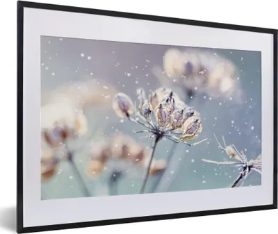 Produktbild von MuchoWow® MuchoWow® Gerahmtes Poster Blumen - Schnee - Eis - Winter - Botanisch 60x40 cm - Poster mit zchwarzem Bilderrahmen - Schlafzimmer - Plakat in Rahmen - Drucken