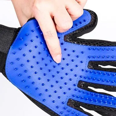 Produktbild von Famanu Pflegehandschuh für Haustiere – Sanfte Deshedding-Bürste – Effizienter Haarentferner – Verbesserte Fünf-Finger-Design – Ideal für Hunde &