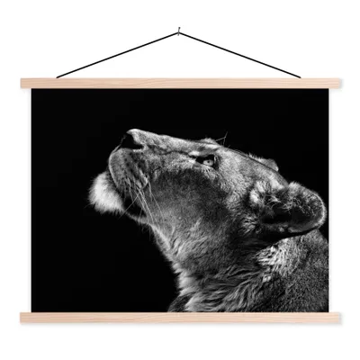 Produktbild von MuchoWow® Textilposter Löwe - Tiere - Schwarz und weiß 120x90 cm mit holzfarbenen Rahmen - Magnetisch