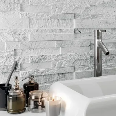 Imagen del producto de CASA39. Gres porcelánico con efecto de pared, color blanco, 15x61 cm. Modelo: Rondine Tiffany