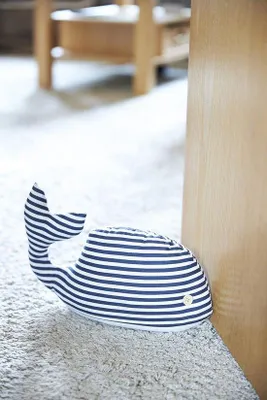 Productafbeelding van Famanu deurstopper met maritieme kleuren - walvisdesign