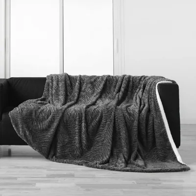 Produktbild von Schafsfell Kuscheldecke 180 x 220 cm Circe Dark Grey
