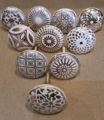 Produktbild von Keramikknöpfe Blume, 10 Stück, Gold und Creme, Vintage Look, für Möbel