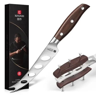 Produktbild von Käsemesser 13cm mit Gabelspitze, gezackter Antihaftklinge, Full-Tang Griff aus rotem Sandelholz, inkl. Geschenkbox
