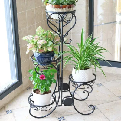 Image de Étagère métallique élégante pour plantes, idéale pour l'intérieur et l'extérieur