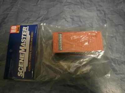 Produktbild von Walthers 20\' Container GENSTAR