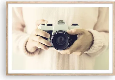 Produktbild von Gerahmtes Poster - Rahmen in heller Eiche - Die Kamera Retro Fotografie - 91,5x61 cm - Wand Bild - Wanddeko - Wandbilder - Kunstposter - Wandposter - Bilderrahmen - Bilder - Kunstdruck P2NAA91x61-4930