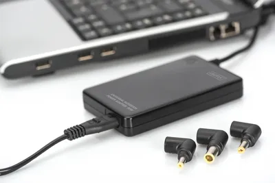 Produktbild von Universal Notebook Netzteil, 90 Watt, Super Slim (schwarz, inkl. 11 Lade-Adapter)
