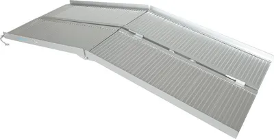 Produktbild von Datona - Auffahrrampe klappbar 3-teilig - Rollstuhlrampe Aluminium 250 kg Tragkraft 70 cm breit rutschfest Griff erhöhte Kanten 3,5 cm für Rollstuhl Mobilitätsroller Rasenmäher