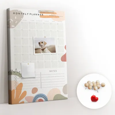 Obrázok produktu pre Korková tabuľa Tabuľa na poznámky Tabuľa na špendlíky - učebná pomôcka 40x60 cm - 100ks drevených kolíkov - Mesačný plánovač