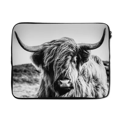 Produktbild von MuchoWow® Laptop Hülle 15 Zoll Kuh - Schottischer Hochländer - Schwarz - Weiß - Tier - Natur - Wildtiere Laptoptasche - Laptoptasche - Sleeve - Rundum-Schutz