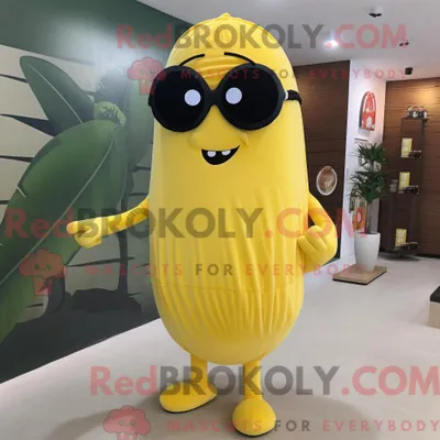 Obrázek produktu pro Citronově REDBROKOLY žlutá postava maskota Moussaka oblečená v pouzdrových šatech a slunečních brýlích